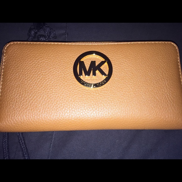 Authentic Michael Kors Continental Leather Wallet