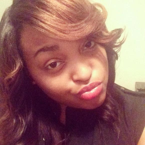 Meet your Posher, Symone - Picture 1 of 1