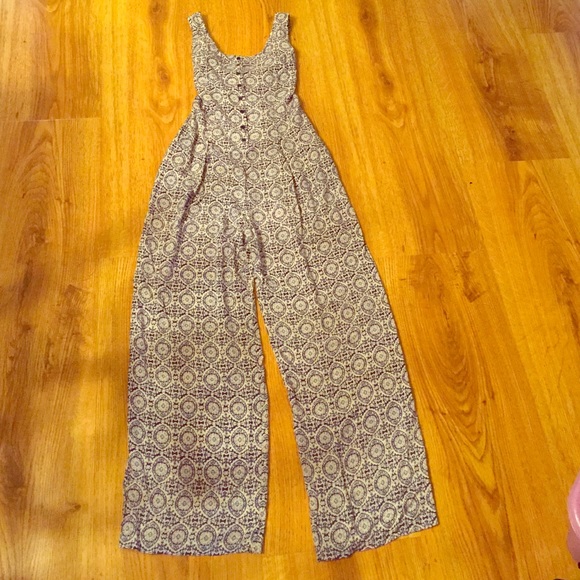 Forever 21 Navy and White Jumper