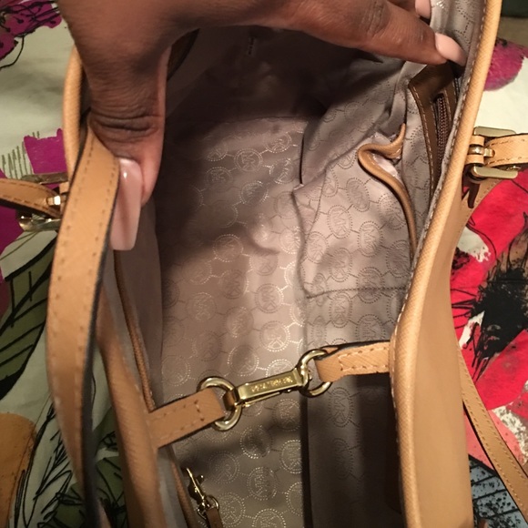 Michael Kors Tote (sold) - Picture 2 of 2