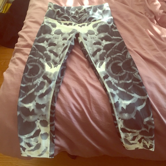 Lululemon crops!