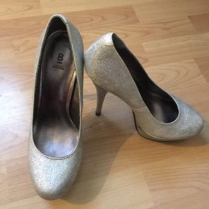 Silver glitter pumps