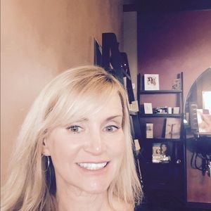 Meet your Posher, Connie