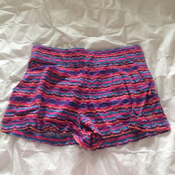 Multi colored rayon shorts with pockets