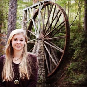 Meet your Posher, Anna