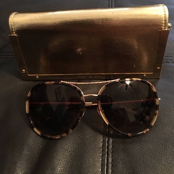 Tory burch aviator sunglasses w/ case