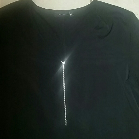 Black v neck - Picture 2 of 3