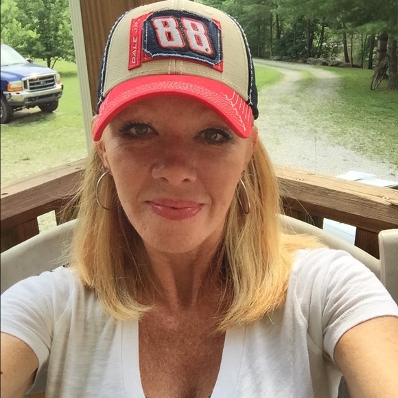 Meet your Posher, Gwendy