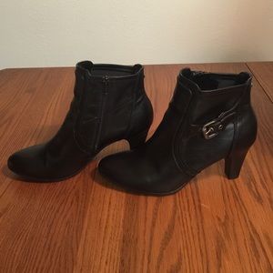 Black ankle boot/booties