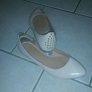 Nude faux leather shiny flats