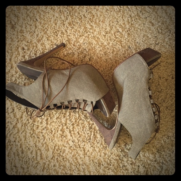 Perfect brown lace up 5" heels!