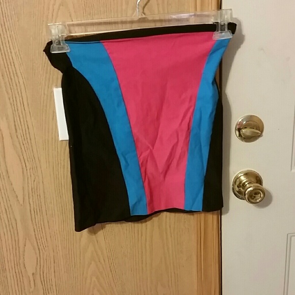 High waisted, short skirt