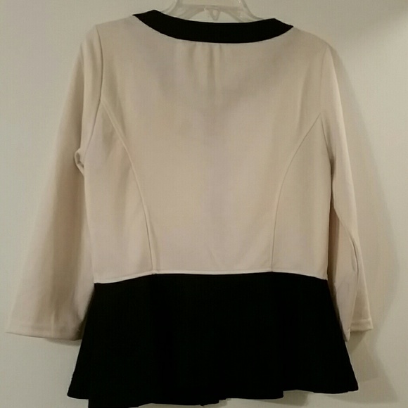 Final markdown Black and cream pendulum top - Picture 3 of 4