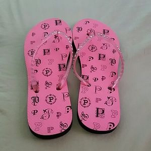 Pink flip flops **FEE GIFT W/Purchase ** 😉