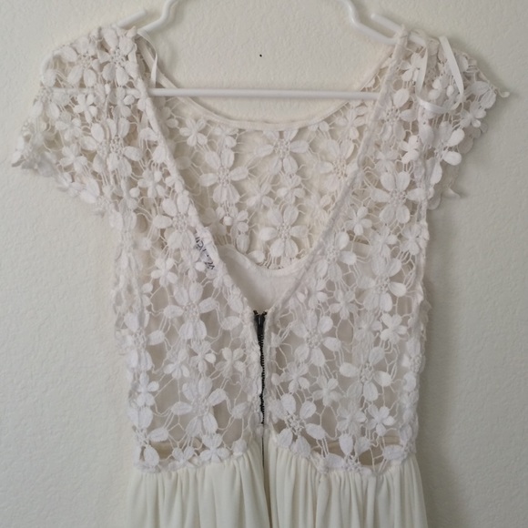 CROCHET FLOWER DETAIL DRESS // SABO SKIRT - Picture 3 of 3