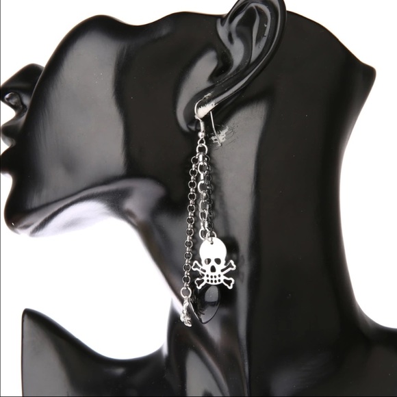 Skull tassel Earrings - Picture 2 of 3