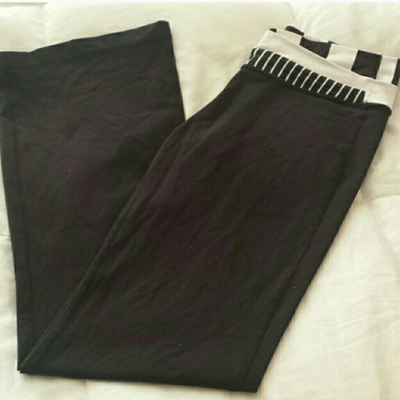 Lululemon yoga pants 30" inseam, size 6!