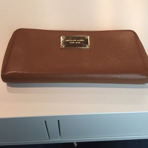 Michael Kors wallet. Authentic.
