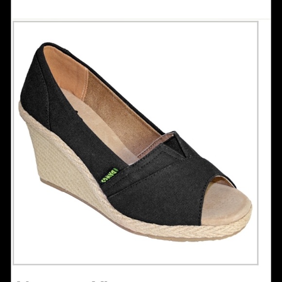 NWT Open Toe Black Wedges 6