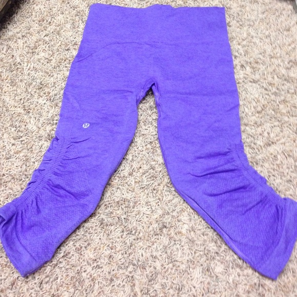 Lululemon in the flow crop II - Picture 2 of 4