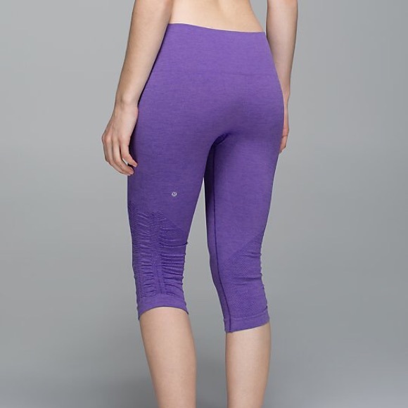 Lululemon in the flow crop II - Picture 4 of 4