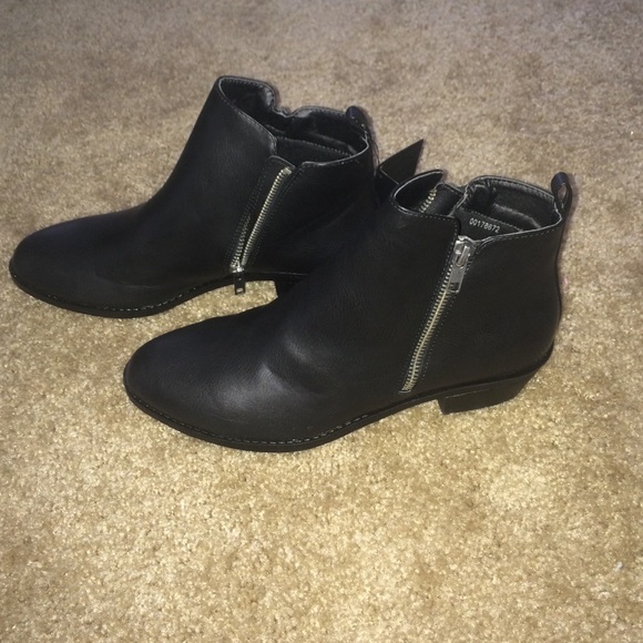 Black booties NWT