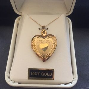 10kt gold heart locket necklace