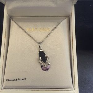 10kt white gold necklace with diamonds accent