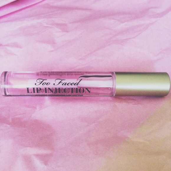 Too Faced "lip injection" Plumping Lip gloss