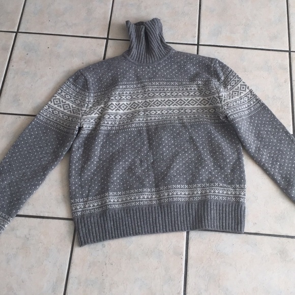 H & M turtleneck