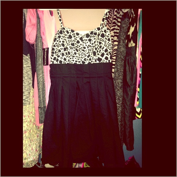 🎀Super chic' A-Sym Dress🎀