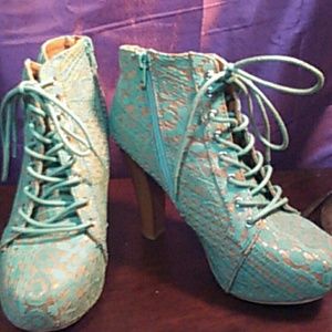 Sassy turquoise lace heels
