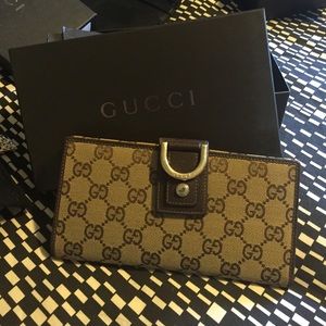 AUTHENTIC GUCCI WALLET