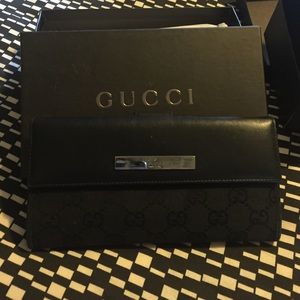 AUTHENTIC GUCCI WALLET