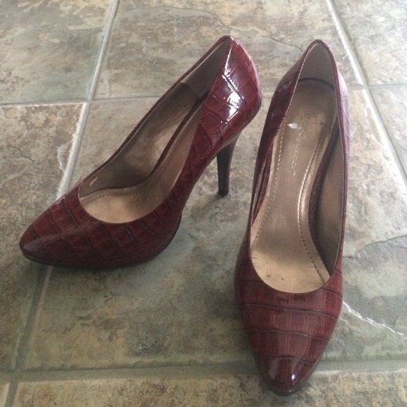 BCBG  burgundy wine embossed patent size 8