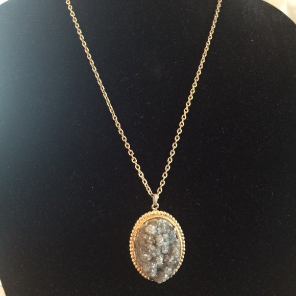 Fashion gold necklace with stone. - Picture 1 of 4