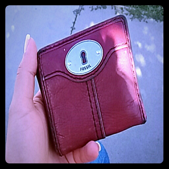 Red Authentic  Fossil Leather Wallet - Picture 1 of 4