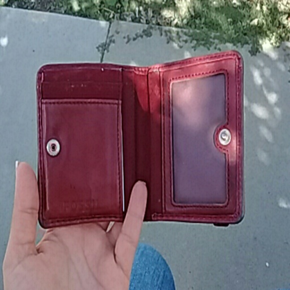 Red Authentic  Fossil Leather Wallet - Picture 3 of 4