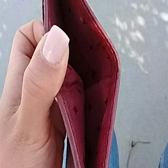 Red Authentic  Fossil Leather Wallet - Picture 4 of 4