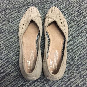 TAN SUEDE TOMS LITERALLY NEVER WORN