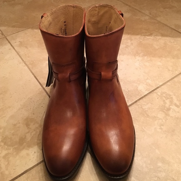 SOLD 🎉HP🎉 NWT Frye Lindsay Plate Boots - Picture 2 of 4