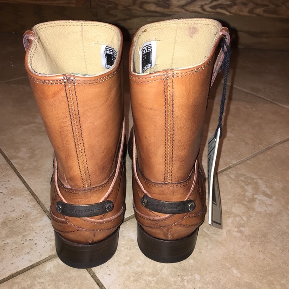 SOLD 🎉HP🎉 NWT Frye Lindsay Plate Boots - Picture 3 of 4