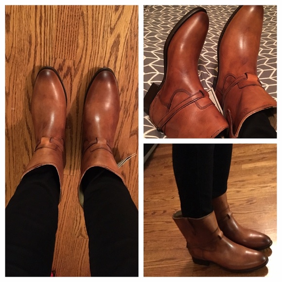 SOLD 🎉HP🎉 NWT Frye Lindsay Plate Boots - Picture 4 of 4