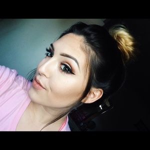 Meet your Posher, Dominique