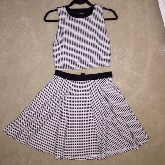 Black and white checkered print top - Picture 3 of 4