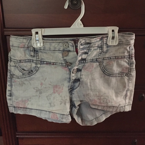 Almost Famous jean shorts