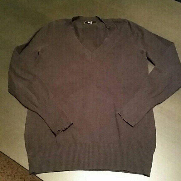 Final markdown Black v neck sweater - Picture 3 of 3