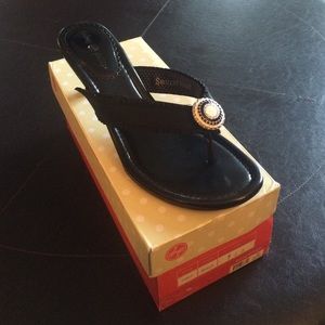 Size 9 Lindsay Phillips black "switch flops"