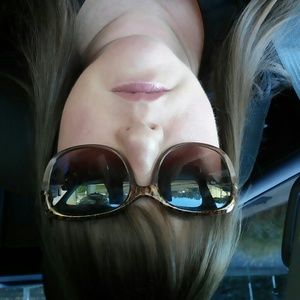 Meet your Posher, Heidi