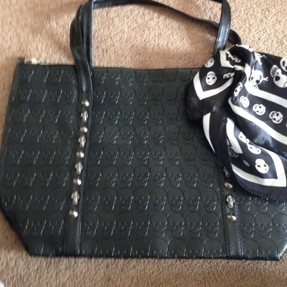 Large skull bag!!